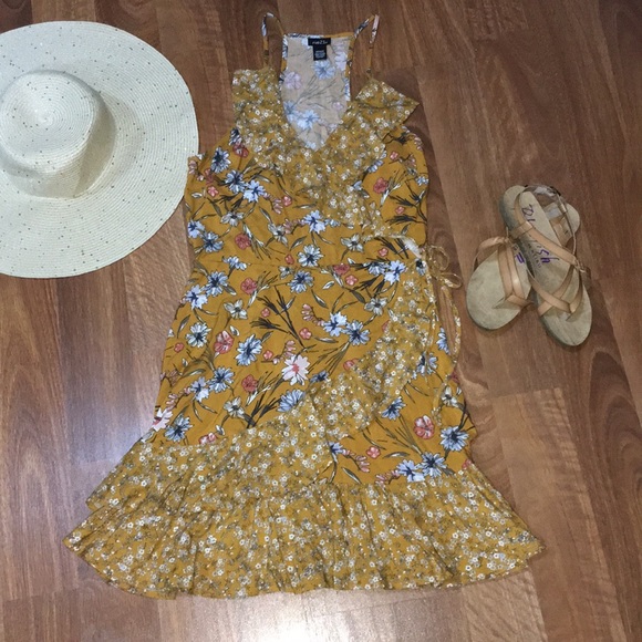 Rue21 Dresses & Skirts - Rue21 Floral Dress M